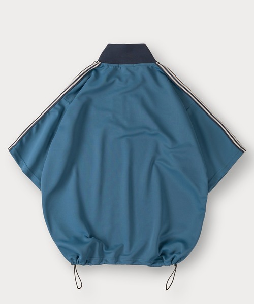 SlashDate(スラッシュデイト)の「ハチ刺繍ワンポイント サイドライン 半袖ハーフジップ/オーバーサイズ(Tシャツ/カットソー・メンズ・クリーム/ブルー/ブラック/グレイッシュベージュ・M/L)」の6枚目の写真