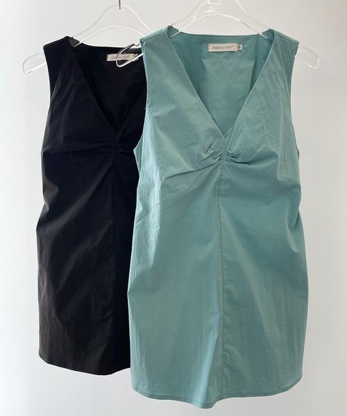 uyu.（ウユ）の「Back Open Sleeveless Blouse / バックオープンノースリーブブラウス【uyu./ウユ】（シャツ/ブラウス・レディース・ブルー/ブラック・FREE）」の16枚目の写真