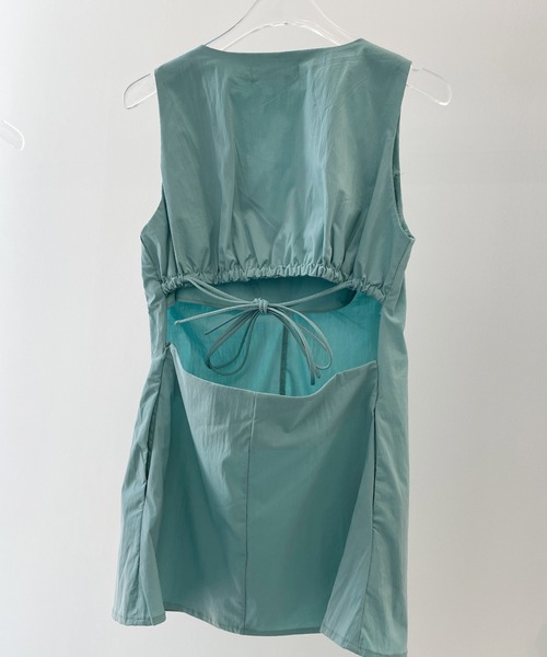 uyu.（ウユ）の「Back Open Sleeveless Blouse / バックオープンノースリーブブラウス【uyu./ウユ】（シャツ/ブラウス・レディース・ブルー/ブラック・FREE）」の17枚目の写真