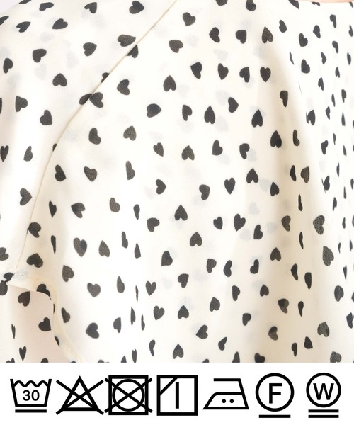 PICCIN PERLA（ピッチンペルラ）の「ラッフルカラーハートブラウス（シャツ/ブラウス・レディース・オフホワイト/ブラック・M）」の21枚目の写真