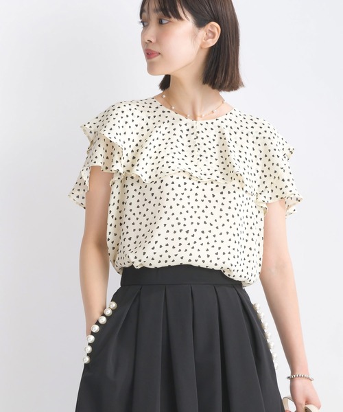 PICCIN PERLA（ピッチンペルラ）の「ラッフルカラーハートブラウス（シャツ/ブラウス・レディース・オフホワイト/ブラック・M）」の3枚目の写真