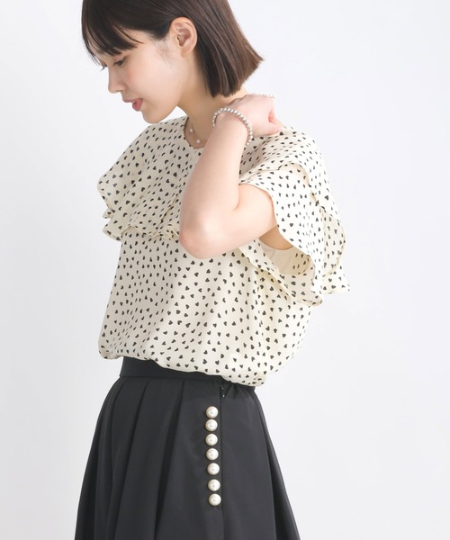 PICCIN PERLA（ピッチンペルラ）の「ラッフルカラーハートブラウス（シャツ/ブラウス・レディース・オフホワイト/ブラック・M）」の4枚目の写真