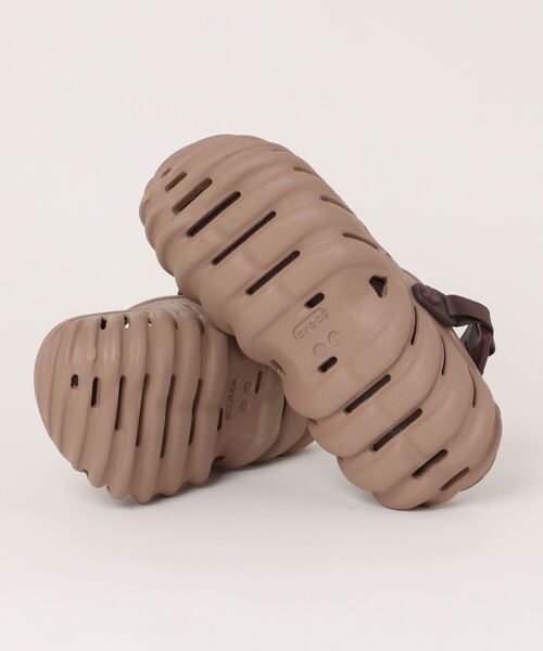 crocs(クロックス)の「【CROCS】Echo Clog(サンダル・レディース・モカ・23cm/22cm/24cm)」の3枚目の写真