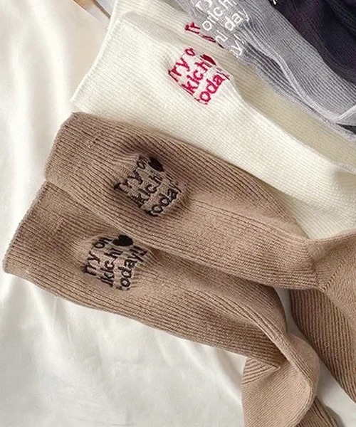 BARELY BLUE（ベアリーブルー）の「【 BARELY BLUE / ベアリーブルー 】 バッグ メッセージ 刺繍 ソックス（ソックス/靴下・レディース・ブルー/ホワイト/ブラック/グレー/ブラウン/ピンク・FREE）」の4枚目の写真