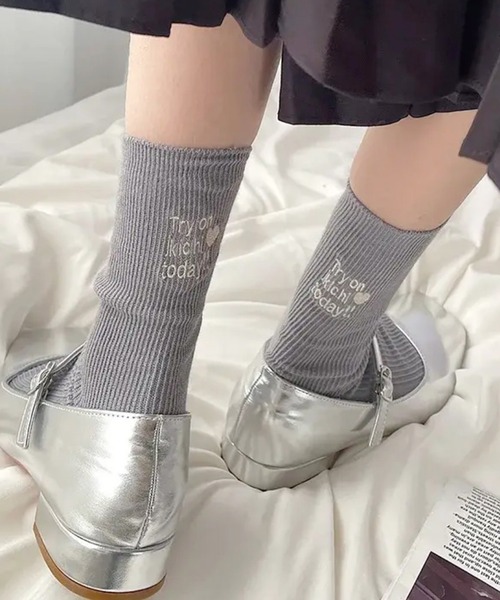 BARELY BLUE（ベアリーブルー）の「【 BARELY BLUE / ベアリーブルー 】 バッグ メッセージ 刺繍 ソックス（ソックス/靴下・レディース・ブルー/ホワイト/ブラック/グレー/ブラウン/ピンク・FREE）」の3枚目の写真