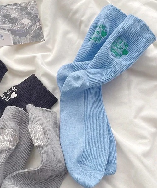 BARELY BLUE（ベアリーブルー）の「【 BARELY BLUE / ベアリーブルー 】 バッグ メッセージ 刺繍 ソックス（ソックス/靴下・レディース・ブルー/ホワイト/ブラック/グレー/ブラウン/ピンク・FREE）」の5枚目の写真