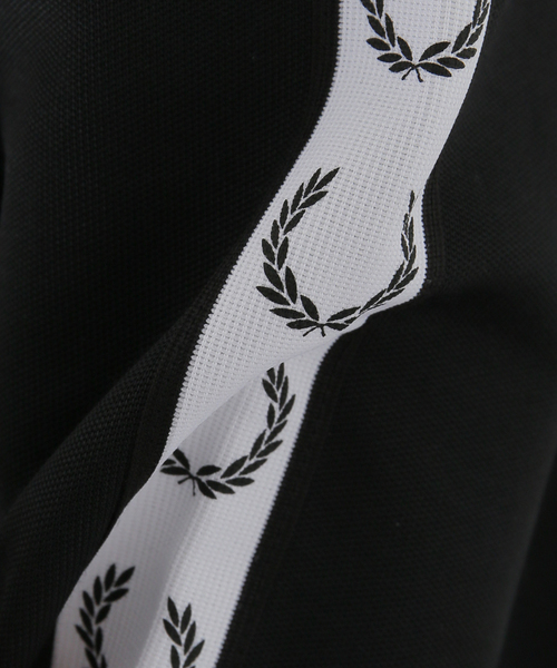 FRED PERRY(フレッドペリー)の「【FRED PERRY/フレッドペリー】 CROPPED TAPED TRACK JACKET:ブルゾン(ブルゾン・レディース・ブラック・MEDIUM)」の2枚目の写真