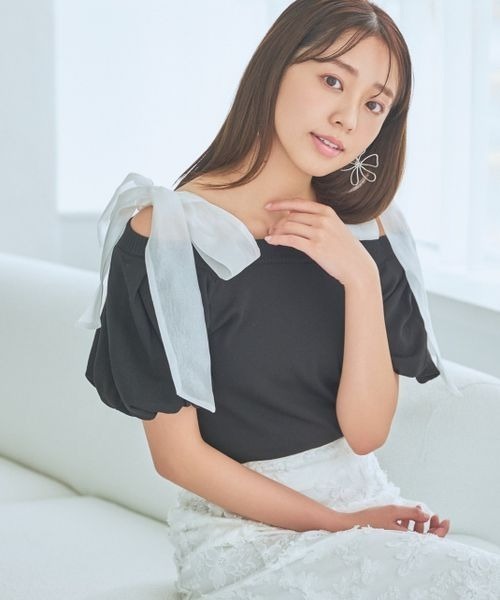 mysty woman（ミスティウーマン）の「【WEB限定】ショルダーリボンニットプルオーバー　135542（ニット/セーター・レディース・ライトベージュ/ブラック/オフホワイト・FREE）」の9枚目の写真