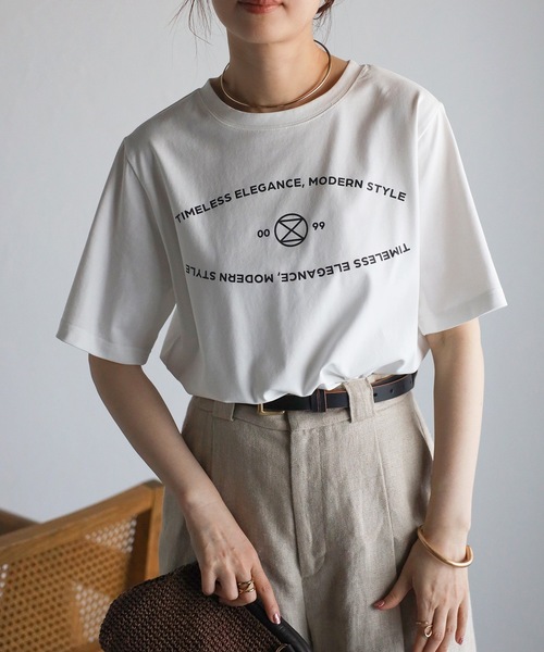＆HALF（アンドハーフ）の「TIMELESSロゴTシャツ（Tシャツ/カットソー・レディース・オフホワイト/スミクロ・M）」の5枚目の写真