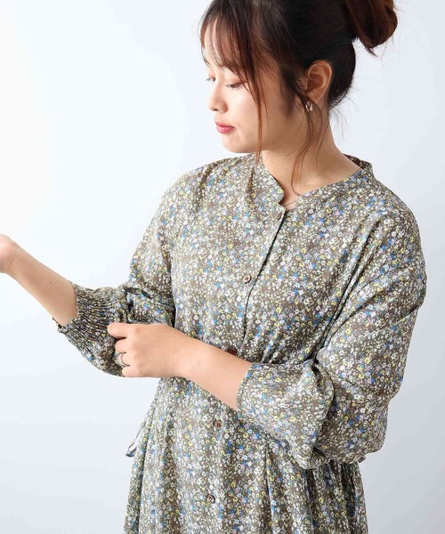 leswel(レスウェル)の「【L~5L 大きいサイズ】タック入りバンドカラー花柄ワンピース(ワンピース・レディース・ネイビー/ブラウン・LL/3L/4L/5L/L)」の14枚目の写真