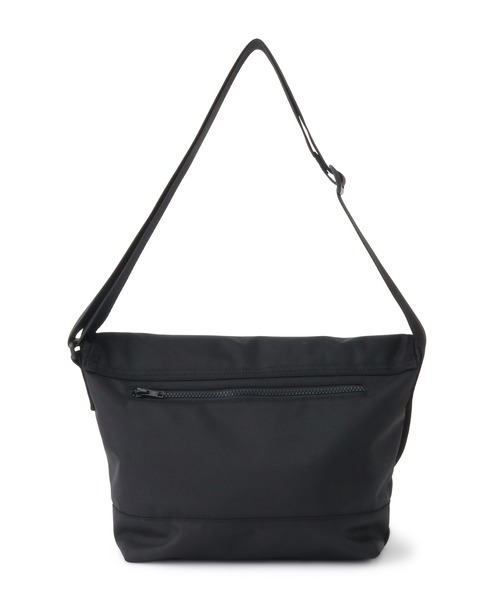 NEW ERA(ニューエラ)の「【NEWERA(R)/ニューエラ別注】OVAL LOGO SHOULDER BAG 9L(ショルダーバッグ・レディース・ブラック・FREE)」の4枚目の写真