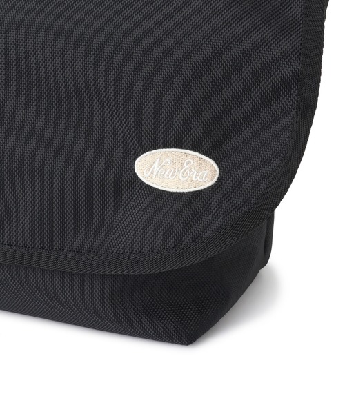 NEW ERA(ニューエラ)の「【NEWERA(R)/ニューエラ別注】OVAL LOGO SHOULDER BAG 9L(ショルダーバッグ・レディース・ブラック・FREE)」の6枚目の写真