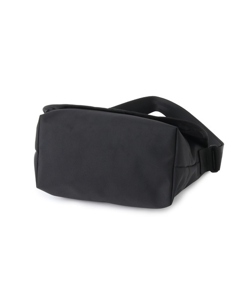 NEW ERA(ニューエラ)の「【NEWERA(R)/ニューエラ別注】OVAL LOGO SHOULDER BAG 9L(ショルダーバッグ・レディース・ブラック・FREE)」の8枚目の写真