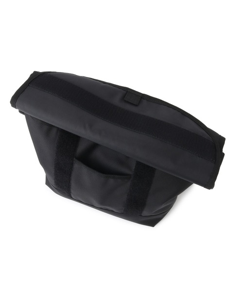 NEW ERA(ニューエラ)の「【NEWERA(R)/ニューエラ別注】OVAL LOGO SHOULDER BAG 9L(ショルダーバッグ・レディース・ブラック・FREE)」の9枚目の写真