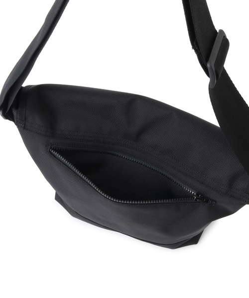 NEW ERA(ニューエラ)の「【NEWERA(R)/ニューエラ別注】OVAL LOGO SHOULDER BAG 9L(ショルダーバッグ・レディース・ブラック・FREE)」の10枚目の写真