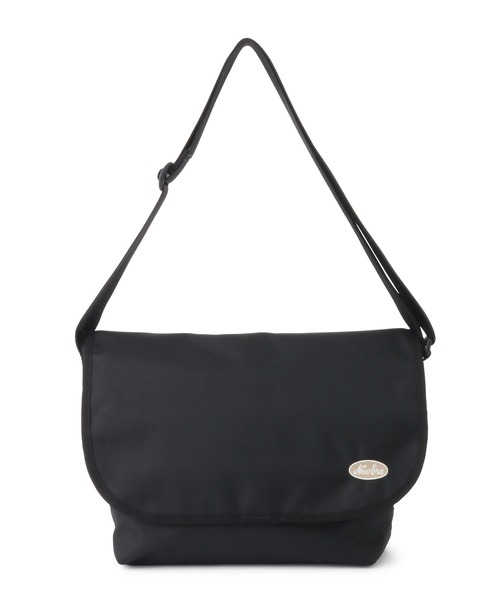 NEW ERA(ニューエラ)の「【NEWERA(R)/ニューエラ別注】OVAL LOGO SHOULDER BAG 9L(ショルダーバッグ・レディース・ブラック・FREE)」の2枚目の写真