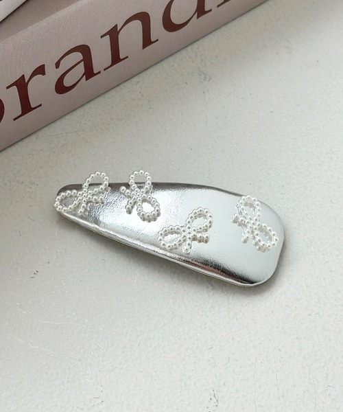 apres jour（アプレジュール）の「【apres jour×ARIAZ】ミニパールリボンヘアピン（ヘアピン・レディース・シルバー/ピンクベージュ/ブラック・FREE）」の3枚目の写真