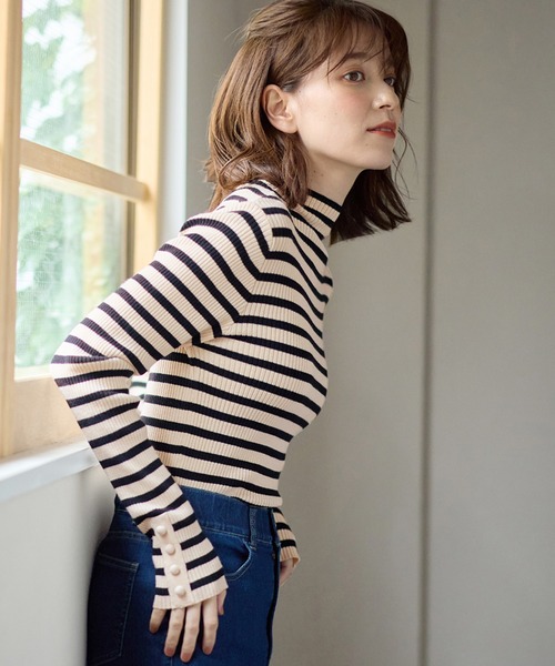Viola e Viola(ヴィオラエヴィオラ)の「洗えるもちもち 袖ボタンリブニット(ニット/セーター・レディース・アイボリー/ブラック/ホワイト×ブラック・M/L/LL/3L)」の13枚目の写真