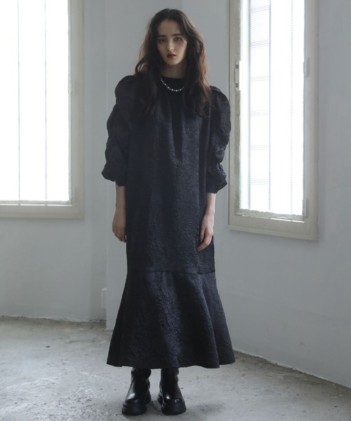 ESCAR(エスカー)の「■ESCAR エンボスギャザースリーブワンピース(ワンピース・レディース・ブラック/シルバー・FREE)」の22枚目の写真