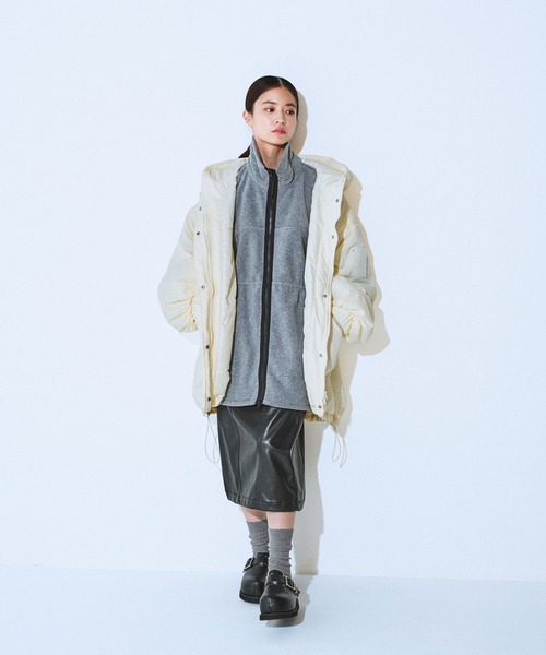 JEANASIS（ジーナシス）の「【中綿入りで冬の防寒も◎】ソデ2WAYモンスターパーカーコート/151372（ブルゾン・レディース・ブラック/ライトグレー/グレイッシュブルー/アイボリー/ライラック/ブラック系その他・FREE）」の7枚目の写真