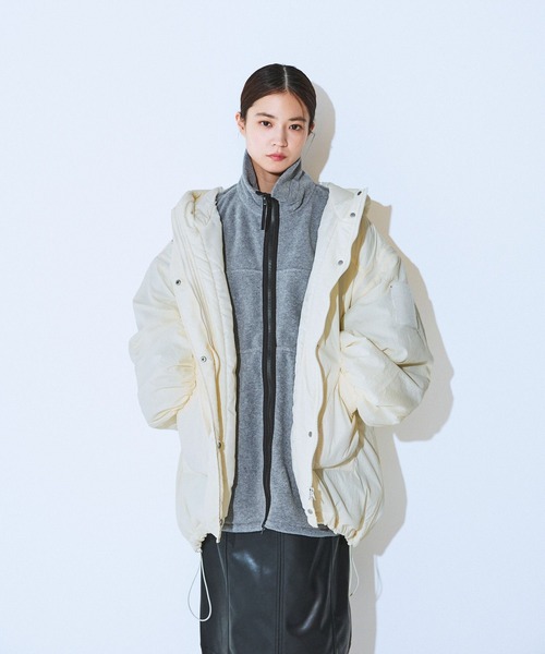 JEANASIS（ジーナシス）の「【中綿入りで冬の防寒も◎】ソデ2WAYモンスターパーカーコート/151372（ブルゾン・レディース・ブラック/ライトグレー/グレイッシュブルー/アイボリー/ライラック/ブラック系その他・FREE）」の8枚目の写真