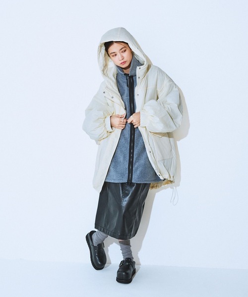 JEANASIS（ジーナシス）の「【中綿入りで冬の防寒も◎】ソデ2WAYモンスターパーカーコート/151372（ブルゾン・レディース・ブラック/ライトグレー/グレイッシュブルー/アイボリー/ライラック/ブラック系その他・FREE）」の11枚目の写真