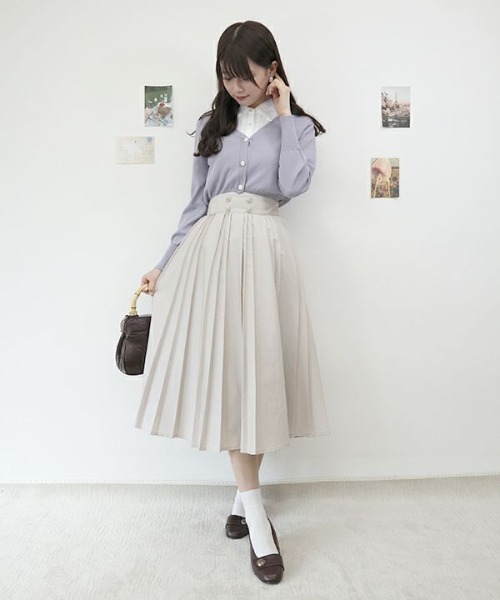 an another angelus（アンアナザーアンジェラス）の「フラワーカット釦Vネックニットカーディガン/ananotherangelus/fint　フィント（カーディガン/ボレロ・レディース・グリーン・FREE）」の6枚目の写真