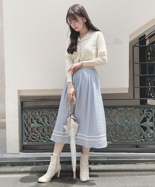 an another angelus（アンアナザーアンジェラス）の「フラワーカット釦Vネックニットカーディガン/ananotherangelus/fint　フィント（カーディガン/ボレロ・レディース・グリーン・FREE）」の4枚目の写真