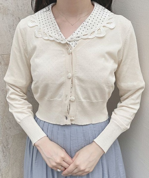 an another angelus（アンアナザーアンジェラス）の「フラワーカット釦Vネックニットカーディガン/ananotherangelus/fint　フィント（カーディガン/ボレロ・レディース・グリーン・FREE）」の3枚目の写真