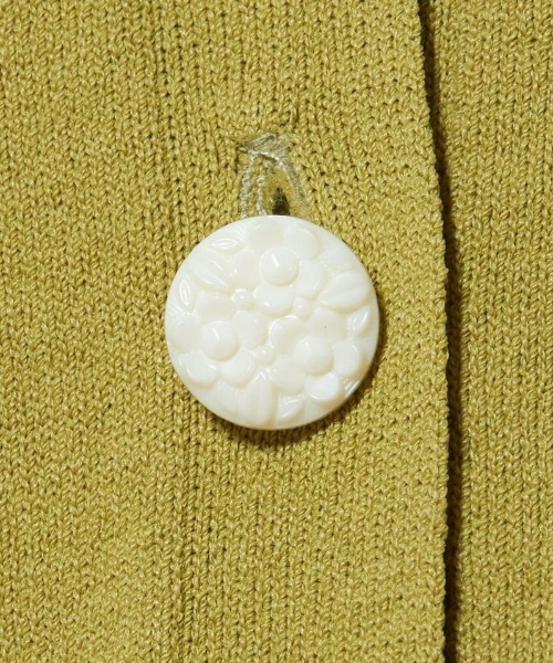 an another angelus（アンアナザーアンジェラス）の「フラワーカット釦Vネックニットカーディガン/ananotherangelus/fint　フィント（カーディガン/ボレロ・レディース・グリーン・FREE）」の10枚目の写真