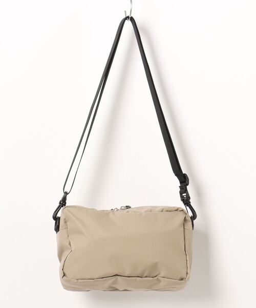 Manhattan Portage（マンハッタンポーテージ）の「Cityhall Shoulder Bag Nylon Tussah Quill（ショルダーバッグ・メンズ・ベージュ/ブラック・X-SMALL）」の11枚目の写真