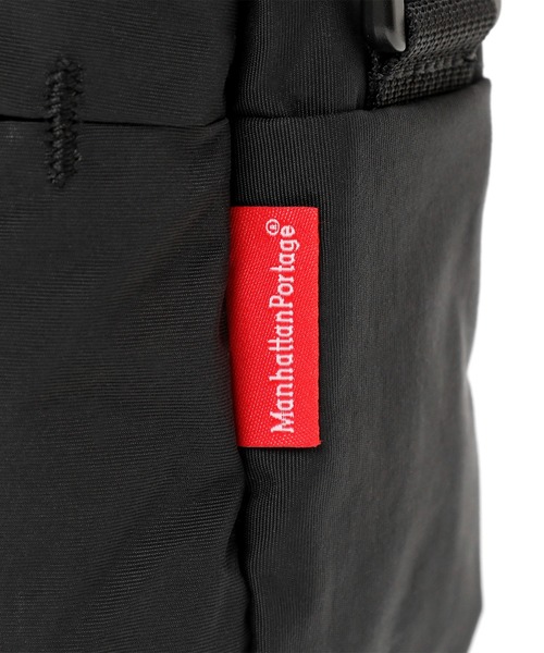 Manhattan Portage（マンハッタンポーテージ）の「Cityhall Shoulder Bag Nylon Tussah Quill（ショルダーバッグ・メンズ・ベージュ/ブラック・X-SMALL）」の16枚目の写真