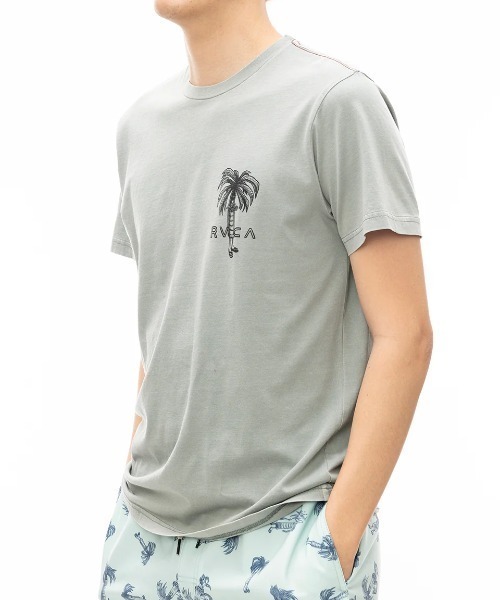 RVCA(ルーカ)の「RVCA メンズ POMMIER PALMS SS Tシャツ/ルーカバックプリントクルーネック半袖Tシャツ(Tシャツ/カットソー・メンズ・グレー系その他/パープル系その他・LARGE/SMALL/MEDIUM/X-LARGE)」の3枚目の写真