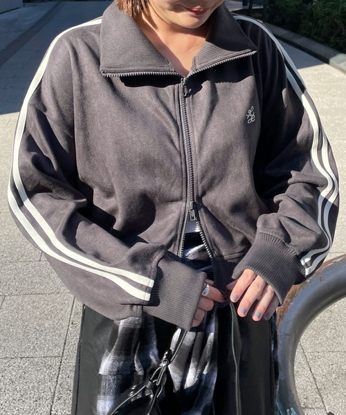 WEGO(ウィゴー)の「WEGO/スエードポンチクロップドトラックジャケット(ブルゾン・レディース・スミクロ/ブラウン/アイボリー・FREE)」の14枚目の写真