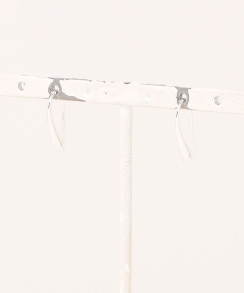 Anthe(アンテ)の「【Anthe】シンプルイヤーフックピアス / ant-00005(ピアス(両耳用)・レディース・ゴールド/シルバー・FREE)」の4枚目の写真