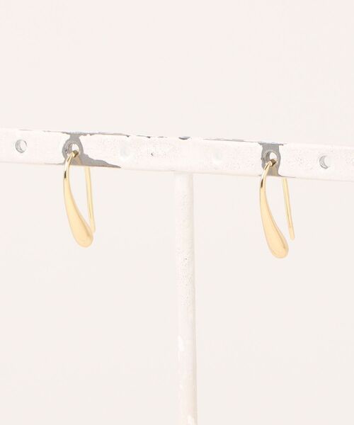 Anthe(アンテ)の「【Anthe】シンプルイヤーフックピアス / ant-00005(ピアス(両耳用)・レディース・ゴールド/シルバー・FREE)」の5枚目の写真