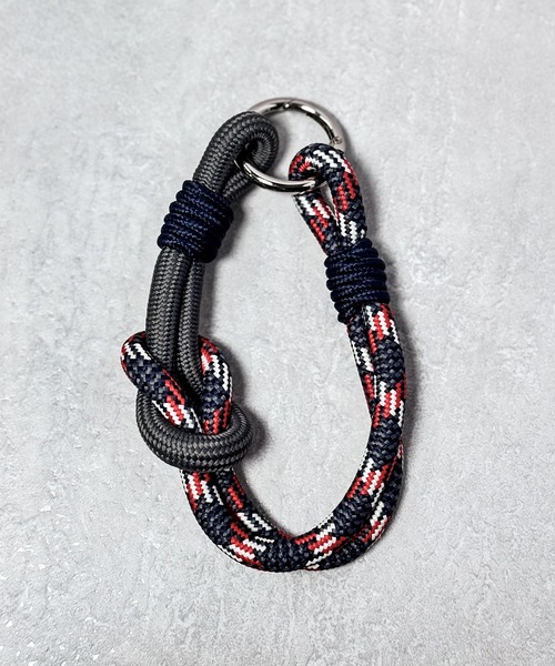 CALIFORNIA OUTFITTERS(カリフォルニア アウトフィッターズ)の「3-12B3 ストラップ チャーム ロープ パラコード キーホルダー(チャーム・レディース・ベージュ/ブラック×ホワイト/オレンジ系/チャコールグレー/グレー系/レッド系/ブラウン系・ONESIZE)」の4枚目の写真