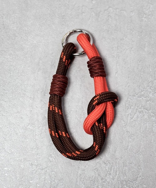 CALIFORNIA OUTFITTERS(カリフォルニア アウトフィッターズ)の「3-12B3 ストラップ チャーム ロープ パラコード キーホルダー(チャーム・レディース・ベージュ/ブラック×ホワイト/オレンジ系/チャコールグレー/グレー系/レッド系/ブラウン系・ONESIZE)」の5枚目の写真