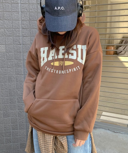 SHEPP(シープ)の「裏起毛 カレッジビッグロゴ パーカー(パーカー・レディース・ホワイト/ブラウン/ブラック・M/L)」の5枚目の写真