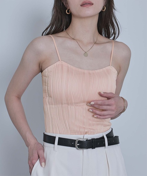 miette(ミエット)の「カップ付きウェーブラインキャミソール(キャミソール・レディース・ピンク/オフホワイト/ライトベージュ/ブラック/イエロー・FREE)」の5枚目の写真