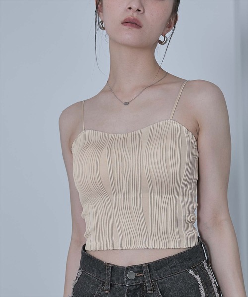 miette(ミエット)の「カップ付きウェーブラインキャミソール(キャミソール・レディース・ピンク/オフホワイト/ライトベージュ/ブラック/イエロー・FREE)」の3枚目の写真