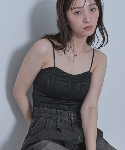 miette(ミエット)の「カップ付きウェーブラインキャミソール(キャミソール・レディース・ピンク/オフホワイト/ライトベージュ/ブラック/イエロー・FREE)」の1枚目の写真