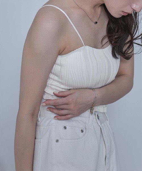 miette(ミエット)の「カップ付きウェーブラインキャミソール(キャミソール・レディース・ピンク/オフホワイト/ライトベージュ/ブラック/イエロー・FREE)」の19枚目の写真