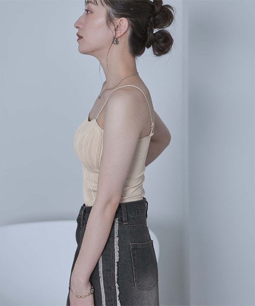 miette(ミエット)の「カップ付きウェーブラインキャミソール(キャミソール・レディース・ピンク/オフホワイト/ライトベージュ/ブラック/イエロー・FREE)」の10枚目の写真