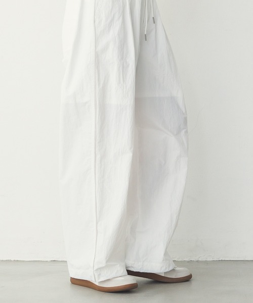 hunch（ハンチ）の「【撥水加工】グログラン タックパンツ（その他パンツ・レディース・ベージュ/ホワイト/ダークネイビー・FREE）」の10枚目の写真