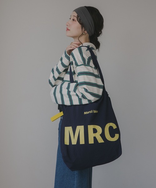 210nouve(トゥージュヌーブ)の「ビッグ ロゴ ナイロン トートバッグ(トートバッグ・レディース・ブルー/グレイッシュベージュ/イエロー/ミント/カーキ/ブラウン/ネイビー系1/ブラウン系1/ベージュ系1/ピンク系1・FREE)」の8枚目の写真