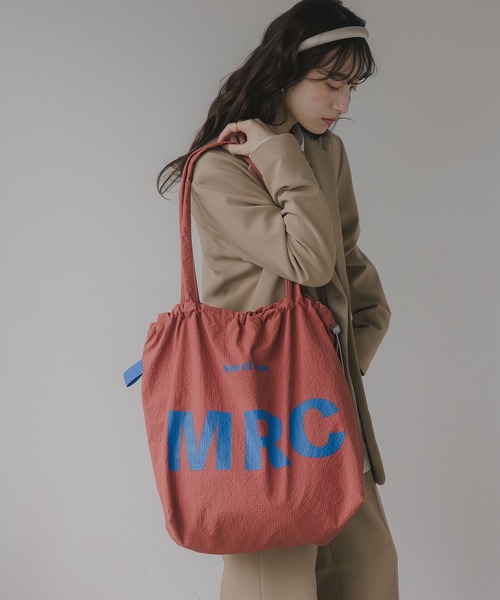 210nouve(トゥージュヌーブ)の「ビッグ ロゴ ナイロン トートバッグ(トートバッグ・レディース・ブルー/グレイッシュベージュ/イエロー/ミント/カーキ/ブラウン/ネイビー系1/ブラウン系1/ベージュ系1/ピンク系1・FREE)」の10枚目の写真