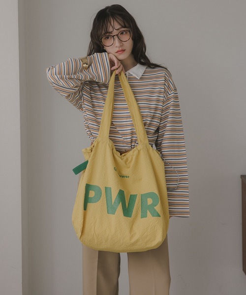 210nouve(トゥージュヌーブ)の「ビッグ ロゴ ナイロン トートバッグ(トートバッグ・レディース・ブルー/グレイッシュベージュ/イエロー/ミント/カーキ/ブラウン/ネイビー系1/ブラウン系1/ベージュ系1/ピンク系1・FREE)」の9枚目の写真