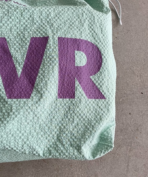 210nouve(トゥージュヌーブ)の「ビッグ ロゴ ナイロン トートバッグ(トートバッグ・レディース・ブルー/グレイッシュベージュ/イエロー/ミント/カーキ/ブラウン/ネイビー系1/ブラウン系1/ベージュ系1/ピンク系1・FREE)」の14枚目の写真