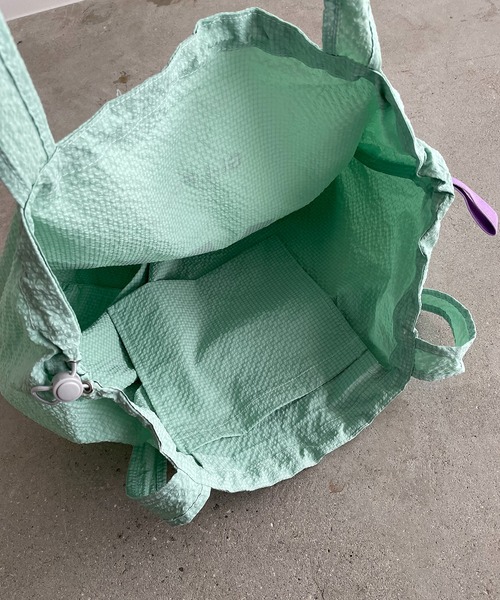 210nouve(トゥージュヌーブ)の「ビッグ ロゴ ナイロン トートバッグ(トートバッグ・レディース・ブルー/グレイッシュベージュ/イエロー/ミント/カーキ/ブラウン/ネイビー系1/ブラウン系1/ベージュ系1/ピンク系1・FREE)」の18枚目の写真